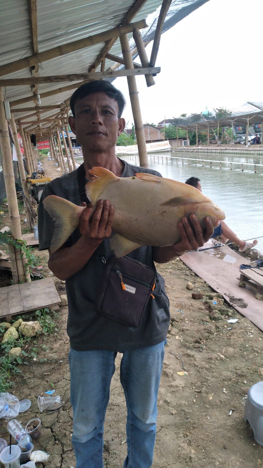 ikan-di-pemancingan